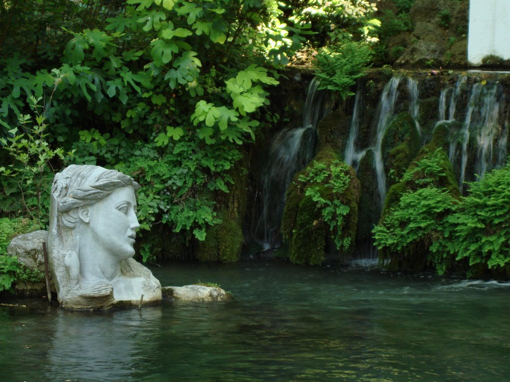 RomantikKurbaa's tweet photo. In central Greece runs the river Herkyna. This river was named after its guardian, the naiad Herkyna (Ἕρκυνα). Her name means "guard dog" or "she who wards off".
Sculptor: Spyros Gourgiotis
#FolkloreFaces #FolkloreThursday https://t.co/OzTZtLA5FS