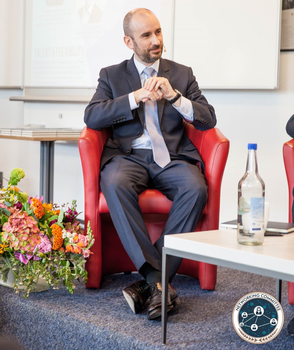 CoopleSchweiz's tweet photo. Throwback zum Networking Committee von letzter Woche an der Hotelfachschule in Glion. Auf der Bühne sprach unser COO, Anthony Vaslin, über die Zukunft der Arbeit und wie sie sich positiv auf die Hotellerie auswirkt. #wechangehowtheworldworks https://t.co/Qd7YsvUV4P