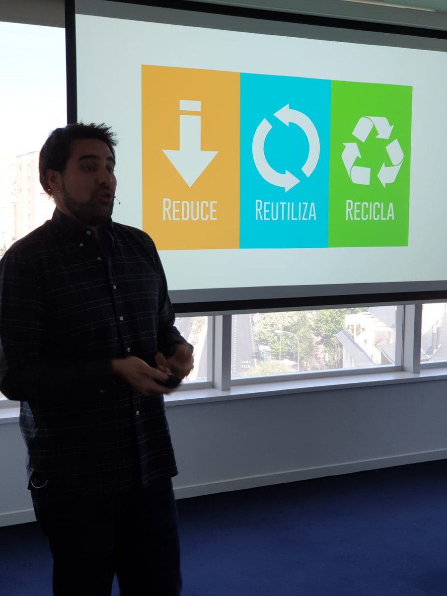 Genial la intervención de Juanma Valverde, del #CIDEC. Es fundamental desarrollar un modelo productivo que nos lleve a valorar los recursos que tenemos. La #EconomíaCircular es una herramienta única para construir una sociedad y un mundo más sostenible. #ResponsibAllDay