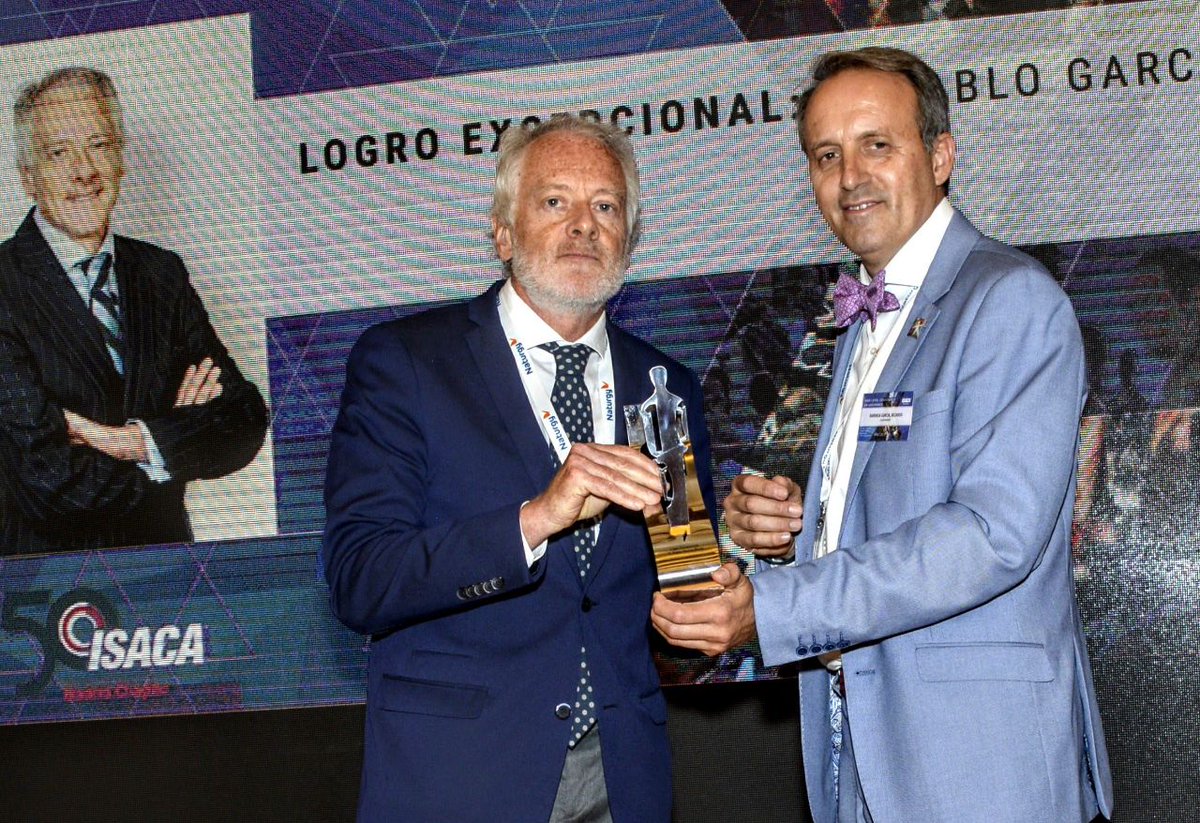 PabloGMexia's tweet photo. ISACA es la asociación mundial líder en #ciberseguridad. Ayer tuve el enorme honor de recibir su premio ISACA 2019, por mis trabajos sobre Derecho y ciberseguridad, junto a los también premiados Mar España @AEPD_es y Luis Jiménez @CCNCERT Gracias @ISACAMadrid! @ashurst_spain https://t.co/b1wkhGLABj