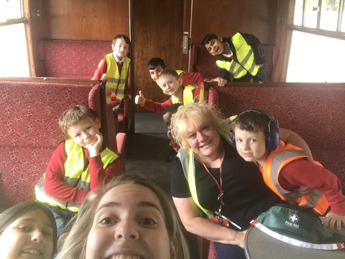 We are all set to go on the steam train!!!! It must have been time for a selfie! #year2 #excitinglearning #choochoo @kestrelsfield