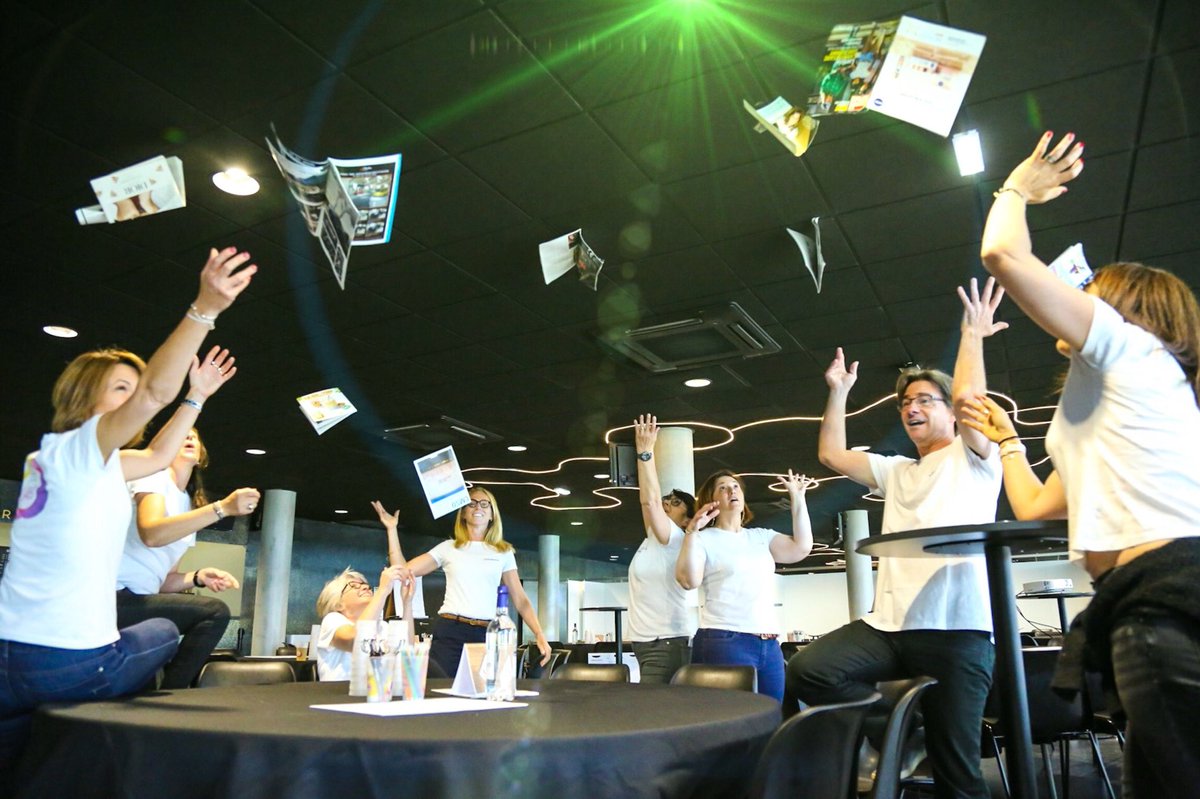 [RDV de la Coopération] Secteur 33.3:
La Dream Team est prête à accueillir salariés et administrateurs. Top départ pour une journée collaborative et riche en sourires 😀 <a href="/CMSudOuest/">CMSudOuest</a> <a href="/WeAreArkea/">WAA|Actus</a>  <a href="/VCrouzier/">Véronique CROUZIER-BE🅰️RD</a> <a href="/StephanieNadaud/">Stéph🅰️nie N🅰️d🅰️ud</a> 
#RdvCooperation  #arkea #cmso #banquecollaborative