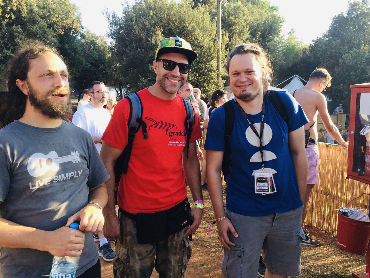 rootsinsession's tweet photo. Throwback 2016 @OutlookFestival
🔊☀️🌊🕺🏿🔥
.
#DrBancho selekta, #DjFu & bass soldier @EgolessMusic pon di beach yard 😎🤙😉
.
#throwbackthursday #outlookfestival #soundsystemculture #soundsystemfestival #bassmusik #pula #croatia #beach #reggae #dub #jungle #dubstep #roots https://t.co/27l3l354Cq