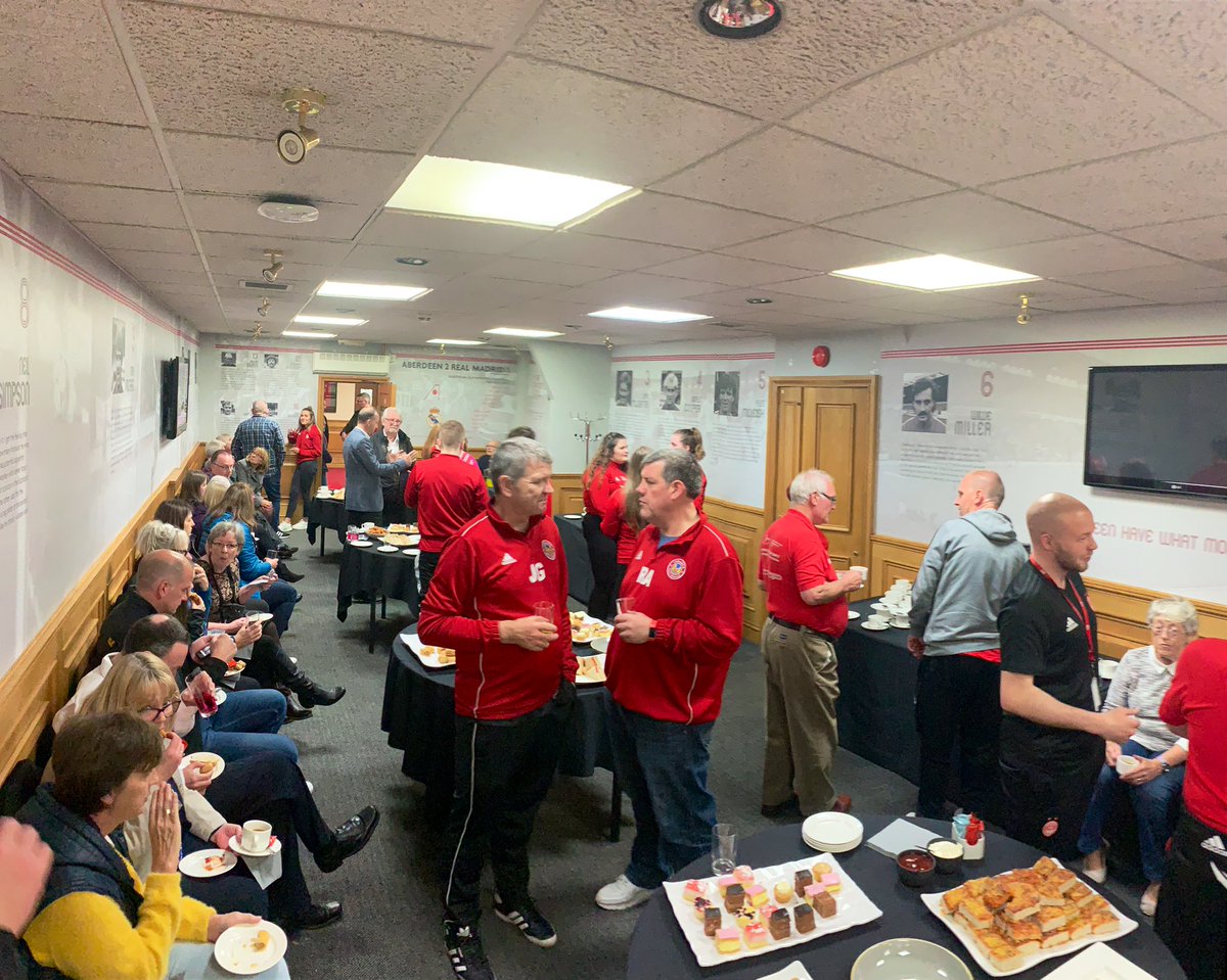 AFCCT's tweet photo. Since 2014, our volunteers and @YoungStartfund Youth Ambassadors have given up an amazing 20,014 hours of their time to AFCCT!

From everyone at AFCCT and @AberdeenFC...

THANK YOU!! 

#VolunteersWeek2019 

🔴⚪️ https://t.co/gHZ2XoRSDn