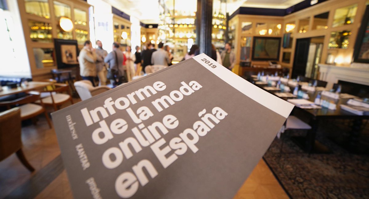 ProdwareES's tweet photo. ¿Cuánto gasta al año un consumidor de moda online? Descúbrelo: #InformeModa2019 @Modaes https://t.co/B3okPtyHJA https://t.co/ZCsD6mNDFX