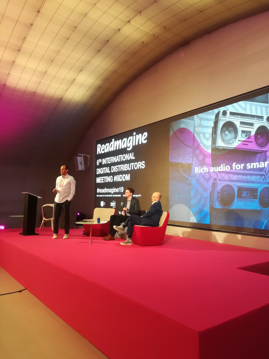 lecturalab's tweet photo. #Readmagine19 #6IDDM 🔛
Luis González DG @fundacionGSR in conversation with Shane Ennis News over Audio #NOA and Pablo Fernández Delkáder @PRISA https://t.co/PbQ0GZDsdv