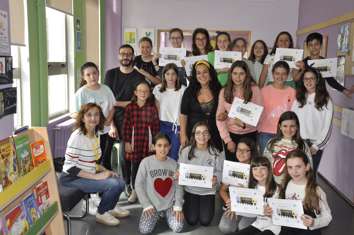 Onte tivemos xunto a <a href="/agareso/">AGARESO</a> dous actos nos que o alumnado explicou e amosou o realizado durante o #EsR ó resto do centro. O primeiro foi no IES do Milladoiro (Youtubers polo cambio), mentres que á tardiña estivemos xunto as alumnas do CEIP López Ferreiro (Obradoiro de radio).