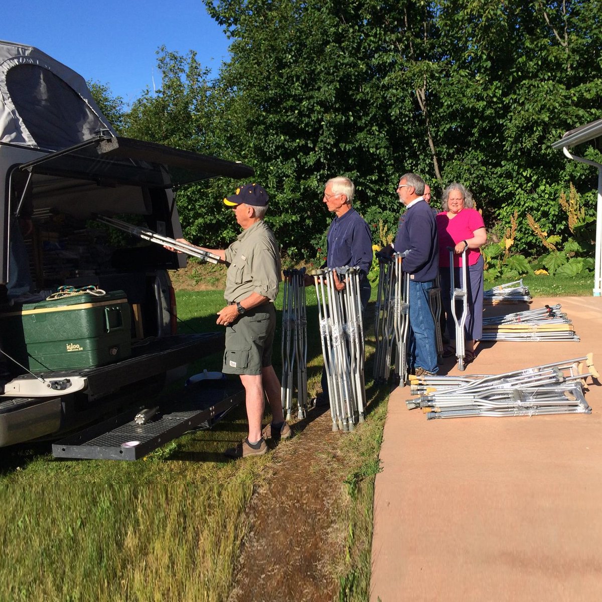 MillennialMedic's tweet photo. Great! For mobility cause, They were all willing to give their time, and space in their camper/truck, to transport the crutches. Loading Crutches, etc. into Rick and Pam's Truck at Hospice of Homer in Homer, Alaska #Crutches4africa #Mobilityislife #Crutches #Donations https://t.co/rJBIq8ZmDW