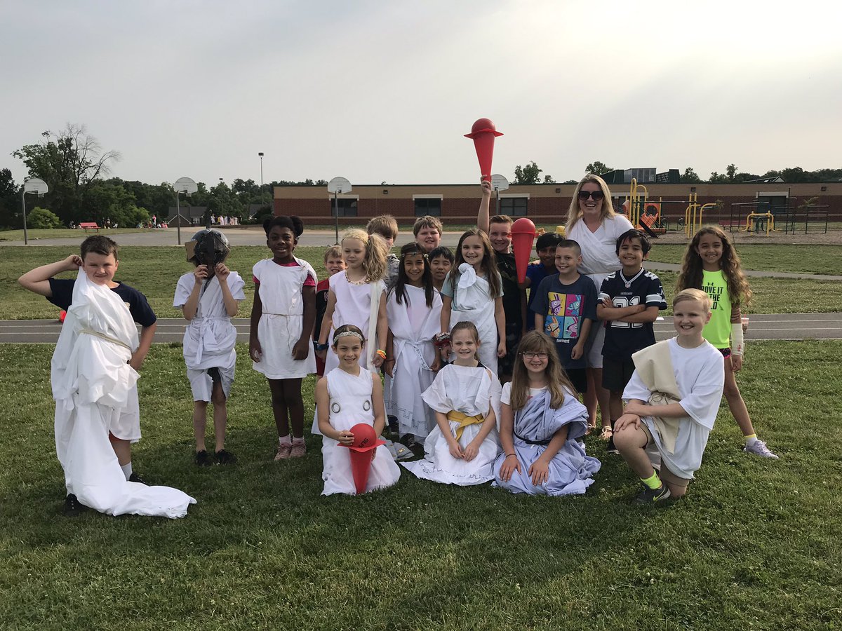 Becky James (@mrsjamesin3rd) on Twitter photo 