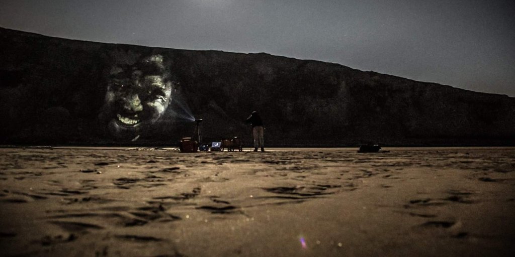 LeProjetRacines's tweet photo. #JeudiPhoto ce n'est pas la plage du #DDay75 mais c'est tout de même une plage que l'on partage avec toi aujourd'hui, celle du Cap Blanc-Nez lors d'une projection du #ProjetRacines https://t.co/LDAuRyMHSu