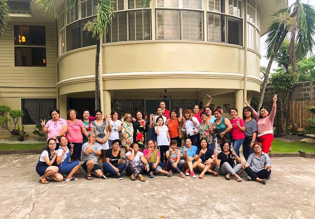 PuyatEden's tweet photo. Good evening mommies of young at hearts ang bongga ng anniversary natin miss u all mwaa https://t.co/Go028GBUKa