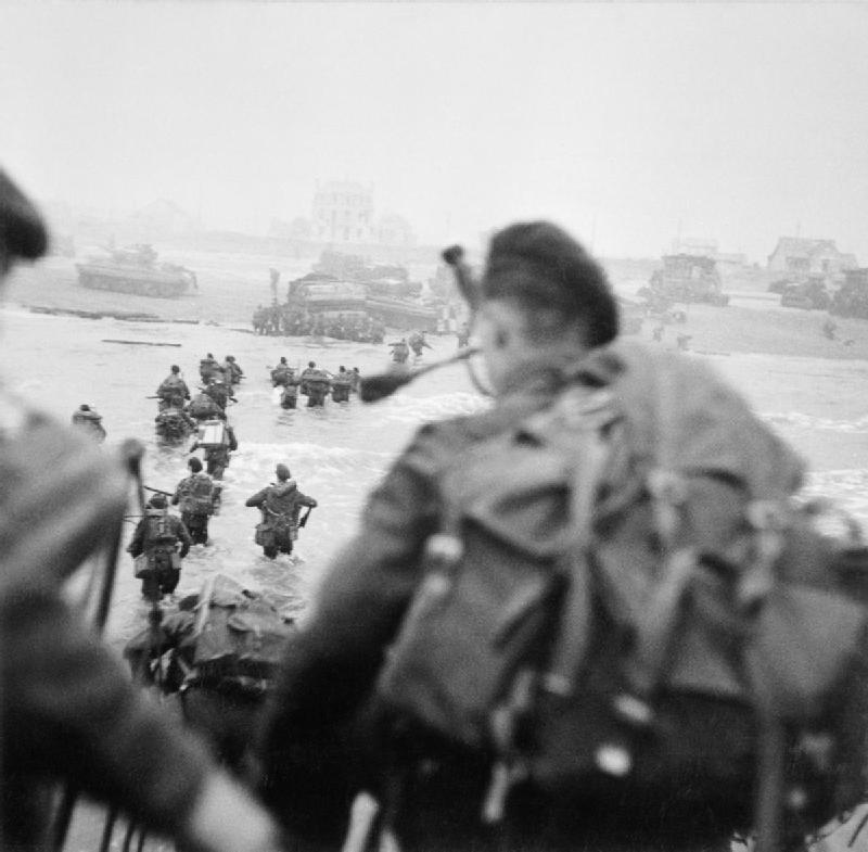 Pvt Billie Millin landed at Sword Beach with Number 4 Commando. He walked up and down the beach as it was under fire playing the bagpipes, striking up "Highland Laddie" - German prisoners later said they didn't shoot because they thought he had lost his mind #DDAY75