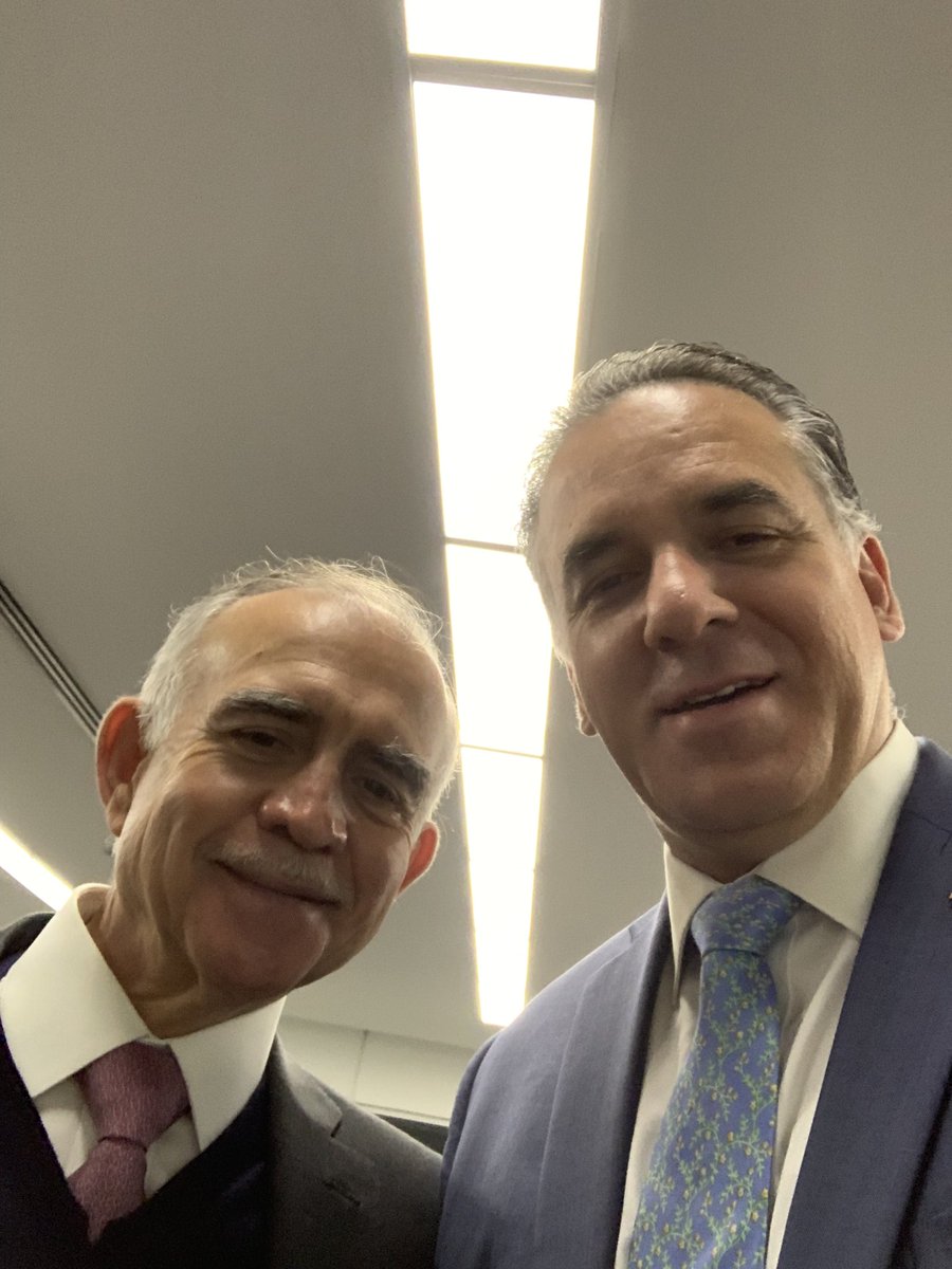 CPKCdeMexico's tweet photo. En la Gran Inauguración de la Planta de BMW en SLP, @ponchoromo @BMWMex listos para servir a este importante cliente. https://t.co/7bO8GJzjzd