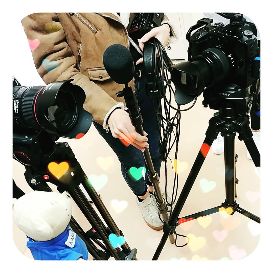 "Et... Action !"
Est-ce que Doudou AiMe serait la vedette de la prochaine superproduction de l'année ? 
#RendezVousÀCannesLannéeProchaine 😎
#association #solidarite #benevole #tournage #film #camera #equipedetournage #equipe #vismaviedebenevole
#trousseau #hopitaltrousseau