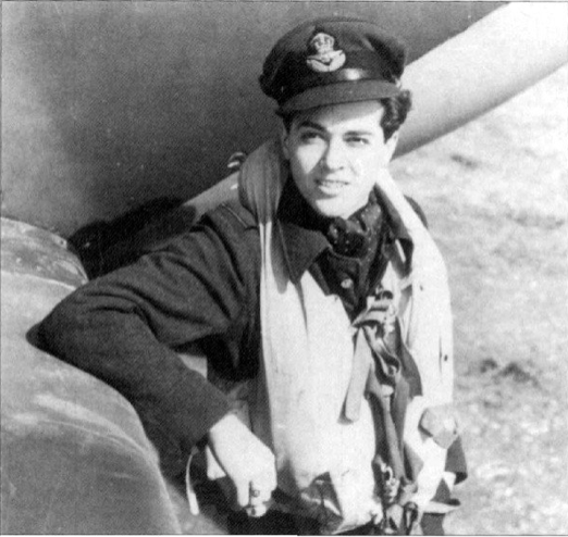 CanEmbMexico's tweet photo. Today we honour Luis Perez Gomez, a Mexican from Guadalajara who served in the @RCAF_ARC during World War II. Luis’s plane was shot down in France a few days after #DDay. This is his story (ES): https://t.co/syLvW0SOSQ #Canada Remembers #DDay75 #CanMex75 https://t.co/LT1USom9Tg
