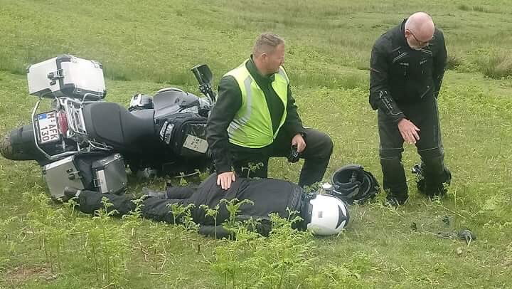 RangersBMLUP's tweet photo. BMLUP Ranger Darren was witness to a motorcycle accident near Hay Bluff, Darren was first on scene and called emergency services, he administered First Aid and then guided in ambulance staff, thankfully although injured the foreign rider was not seriously hurt. Great work Darren. https://t.co/OB7hCQQru6