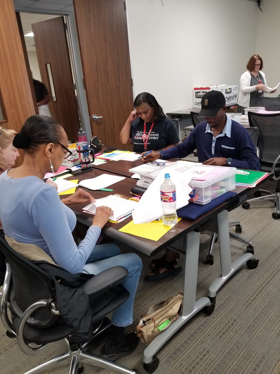 spateslady's tweet photo. How are text features good for building background knowledge? @tdavis_aldine @mcholtaisd @betsiemh @kristincraftTX @DrCBenge @Mr_Posada_ https://t.co/mNWcVlW09F