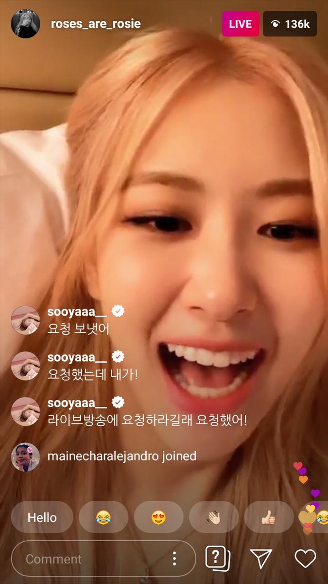 MaineyyyC's tweet photo. SO BEAUTIFUL ROSÉ BTW JISOO KEEPS ON COMMENTING😂😂 https://t.co/XecUAy8omn