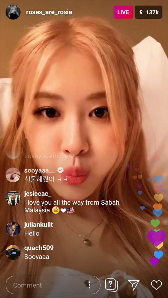 MaineyyyC's tweet photo. SO BEAUTIFUL ROSÉ BTW JISOO KEEPS ON COMMENTING😂😂 https://t.co/XecUAy8omn