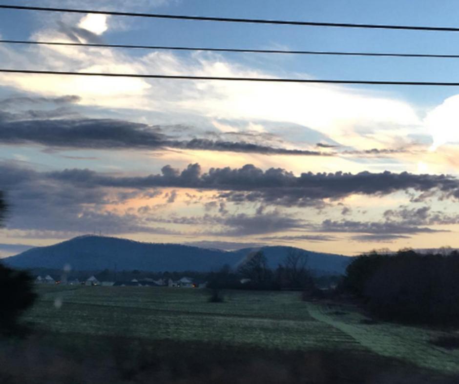 VisitCalhounCo's tweet photo. “There's a sunrise and a sunset every single day, and they're absolutely free. Don't miss so many of them.” --Jo Walton. Glad we didn't miss this one! #sunrise #beauty #CalhounCounty #iHeartCalhounCo #ANaturalAttraction https://t.co/sNFZOmgO8g