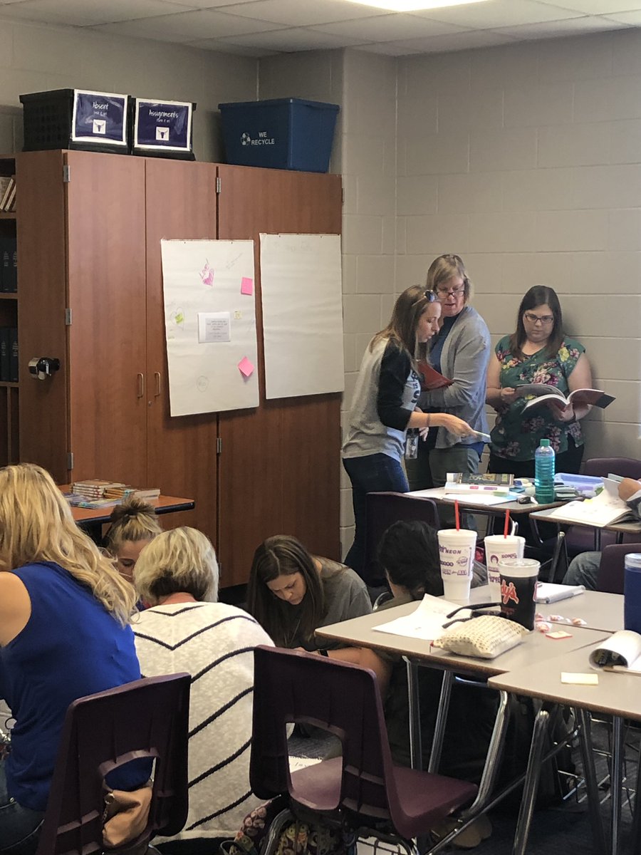 stephaniesmaje1's tweet photo. Love working with Katy ISD teachers! Teachers are getting to know characteristics of texts! #understandingtextsandreaders #KISDLearningRocks #literacycity #katyic @victoriamnunez https://t.co/5r8GD8itS7