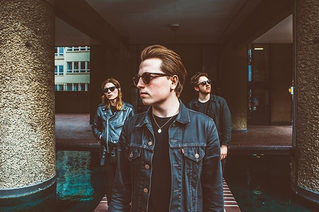 EdWhitmarsh's tweet image. The last of the archive • @thepalewhite portrait session at @barbicancentre • #twitter #thepalewhite bit.ly/2MtcSjE