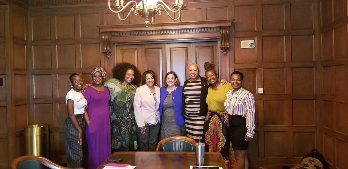 ShirleysKCmo's tweet photo. A big thank you to everyone who tuned in last night for our #HiringKCsNextMayor discussion via FB live! We appreciate the candidates for joining us &amp; these awesome Black men &amp; women who made it possible. We're back next week with City Council members - more details to come. https://t.co/yEAuxQ9q1U
