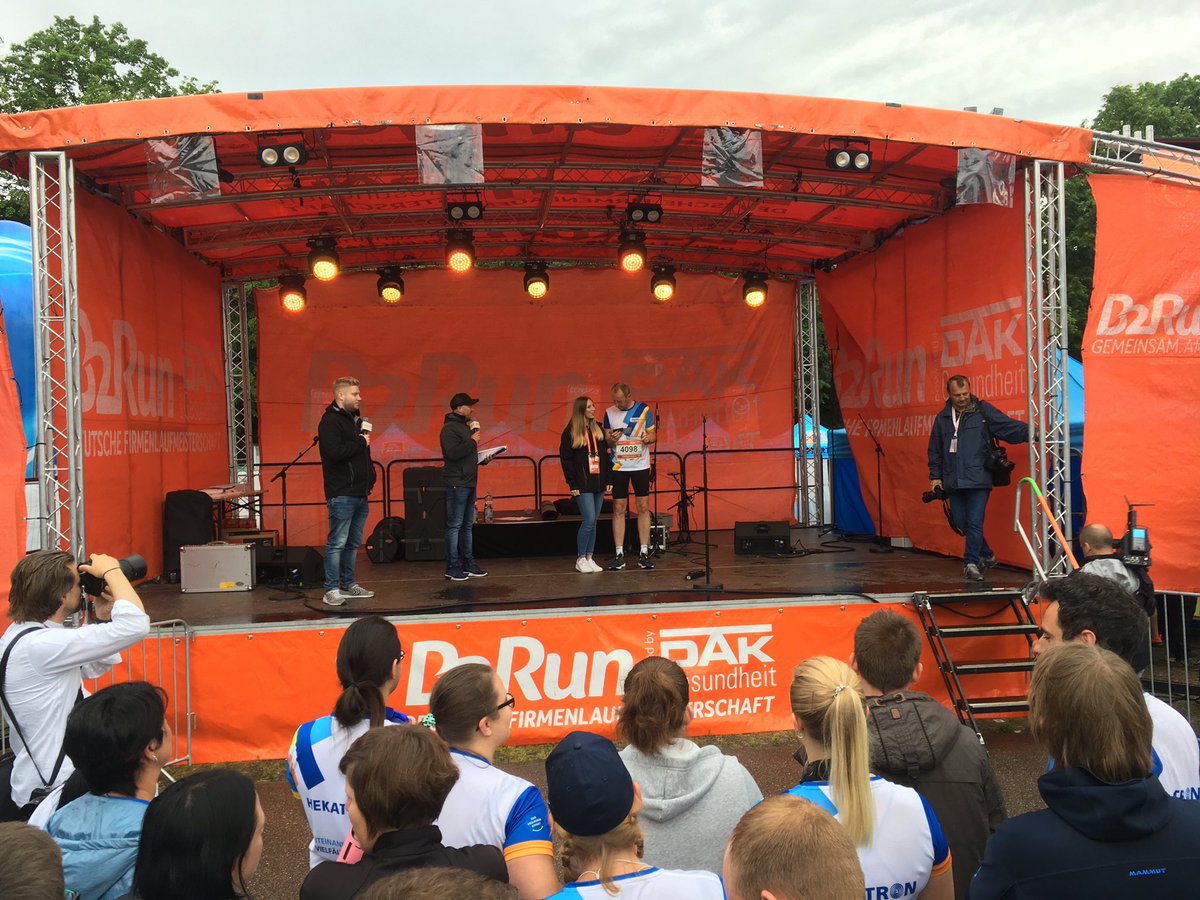 Hekatron_inside's tweet image. 🏆 Fittestes Unternehmen bis 1.000 Mitarbeiter beim #B2Run in #Freiburg und damit #Titelverteidiger ✅ #miteinanderstark #vielfältiggut #pokal #fit