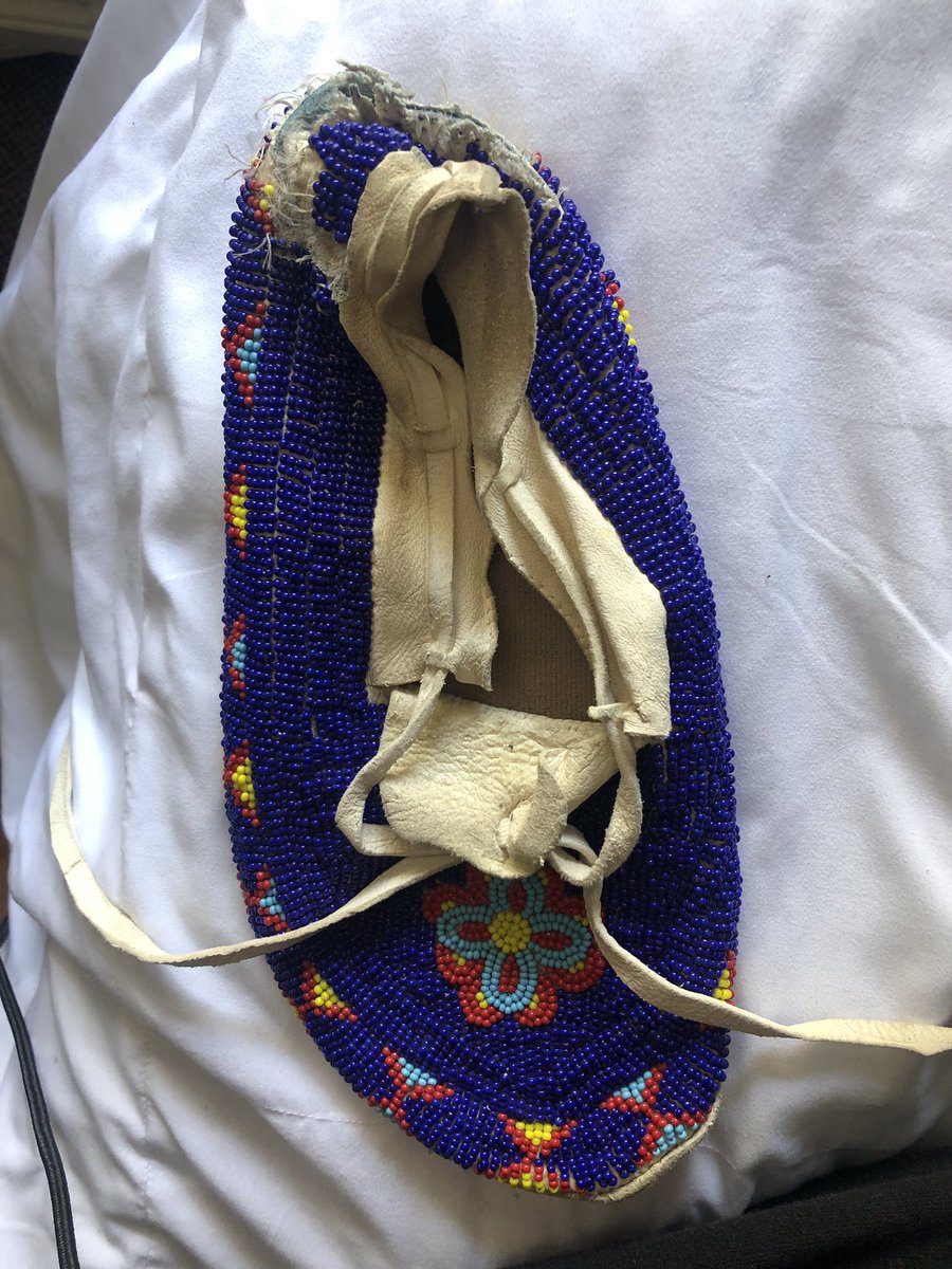 Tigerlily007's tweet image. After @delta forced me to check my bag (bc of course there’s no room in the cabin) they send my suitcase with my regalia inside through the shredder. Then offer me $112 in compensation for custom made irreplaceable fully beaded moccasins. Never flying #Delta again 🖕🏼