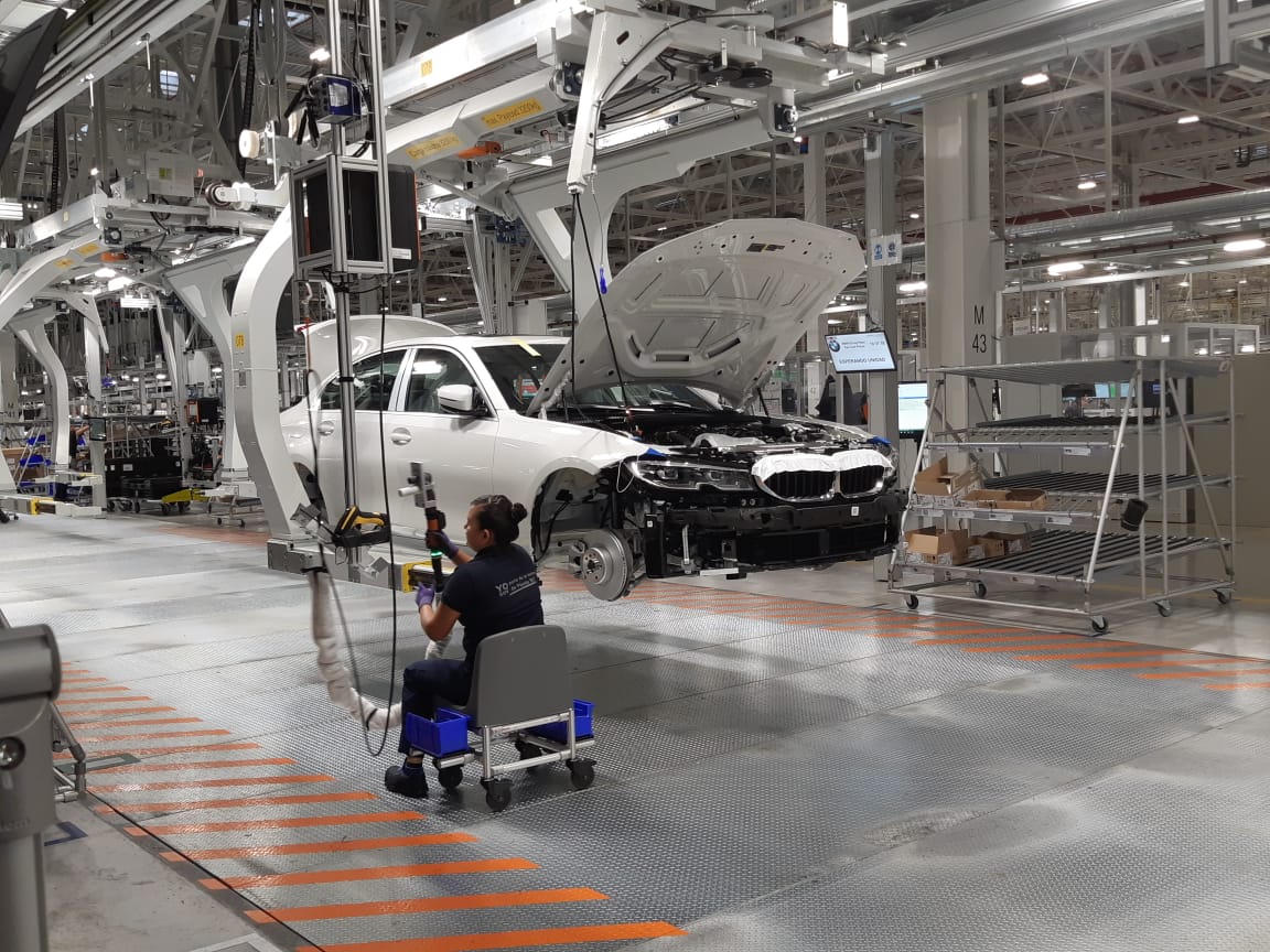 GobEdoSLP's tweet photo. La planta @BMW de SLP cumple objetivos de sustentabilidad con más de 630 procesos establecidos. Libre de desperdicio de agua en operaciones. El área de ensamble, asegura la calidad de sus procesos, con 706 empleados, de los cuales, 40% son mujeres. #ProsperemosJuntos #BMWEnSLP https://t.co/BfGBG64nJT