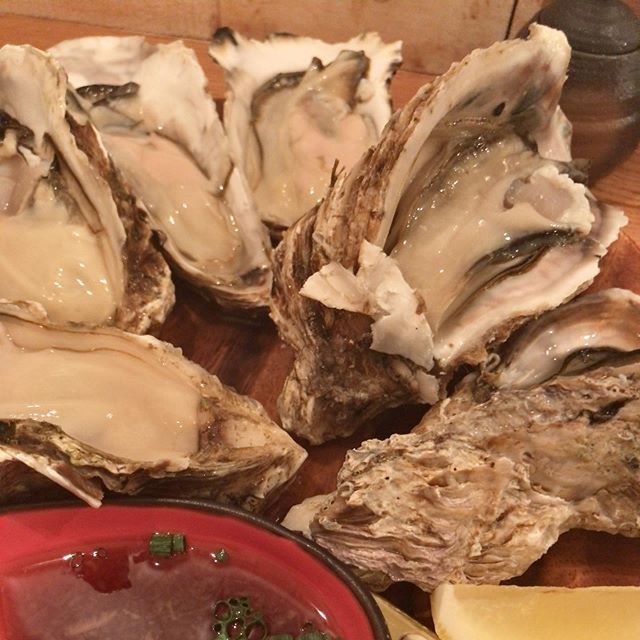 sky0804's tweet image. 魚屋バルで飲んでたらお店のお兄さんが福岡民だった件 #fishbar #bar #oyster #五橋 #遙香 bit.ly/2I0Ty9n