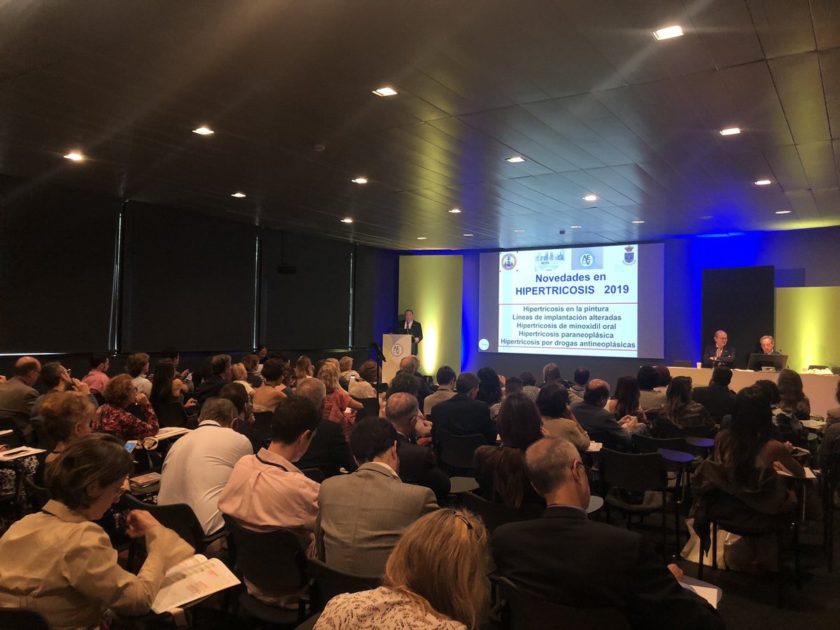 aedv_es's tweet photo. #AEDV2019 | 

Dr. Francisco Camacho expuso esta mañana sobre la hipertricosis en la pintura y otras manifestaciones de diversas patologías través del arte. #AEDVSomosTodos https://t.co/2q3HE02Q9B