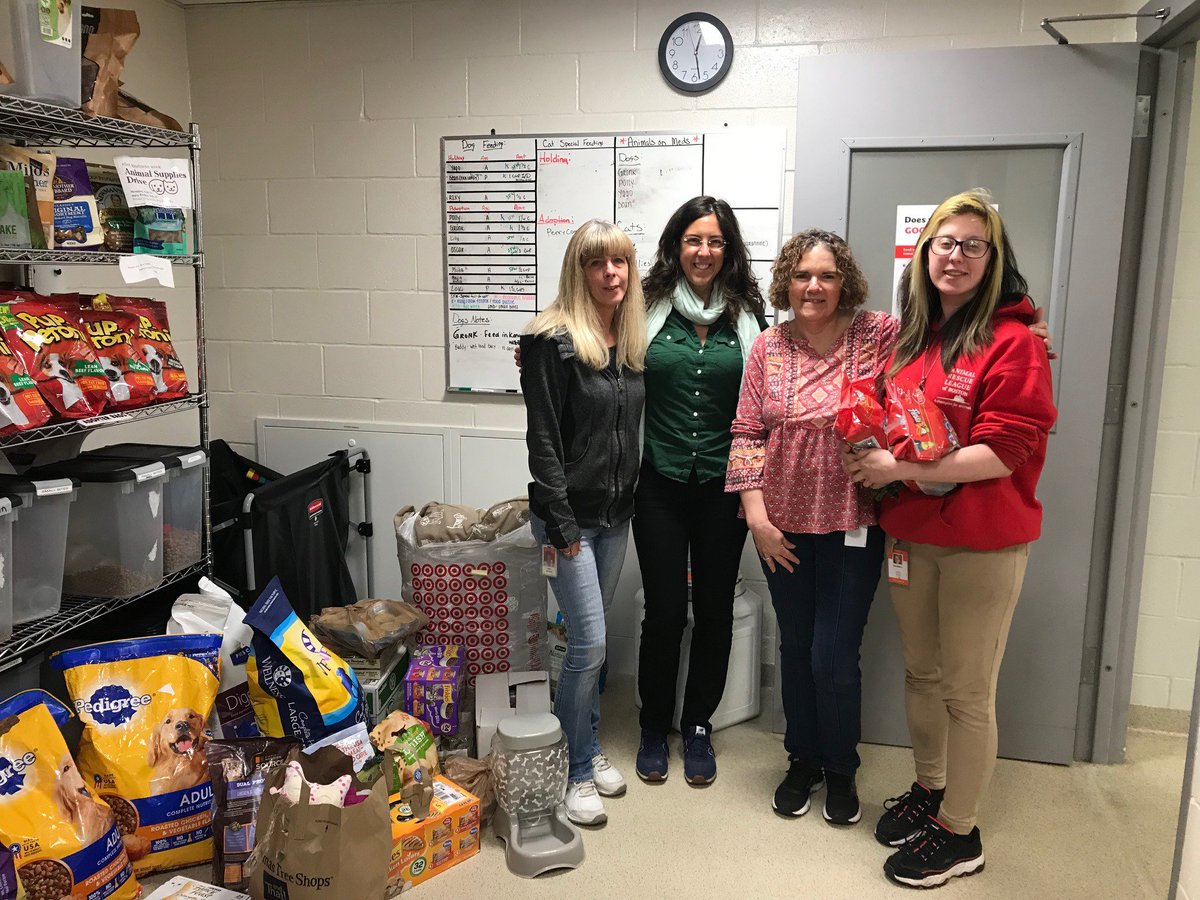 ARLBostonRescue's tweet photo. A BIG #ThankYouThursday goes out to the team @OneBeaconIns for collecting over 600 items for our Dedham Shelter #Animals during their recent, office supply drive in honor of #NationalPetDay. Learn how you can get involved for animals in need at https://t.co/2fVo5OffVt https://t.co/hRHKVbgSWM