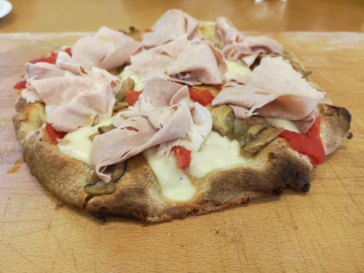 monicacesarato's tweet image. Did I mention yesterday i got to taste Pizza, Pizza and more pizza?
The thing I do for you!!!
#pizza #italianflour #wholewheat #pizzainmestre 
#agugiarofignamolini #osteriaplip #lifeofafoodblogger