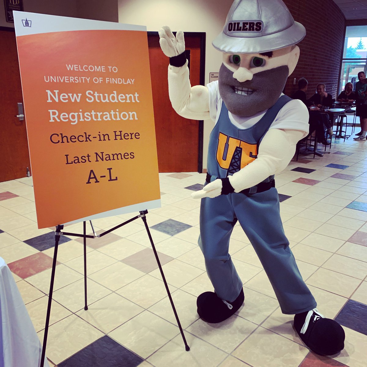 ufindlay's tweet photo. Nothing puts a smile on Derrick’s face like a #UFNSR19 day! 😁 Watch our @UFindlay Instagram stories to see some of the great #FutureOilers he meets today. https://t.co/8ztqYGhway