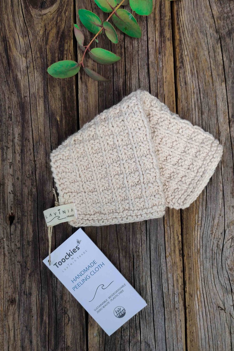afinechoice's tweet photo. An organic, handknitted peeling cloth - a fantastic plastic-free alternative to scrubbing cremes containing micro-plastic and plastic packaging.
#zerowastejourney #compostable #vegan #fairtrade #organic #plantbased #plasticfree #biodegradeable https://t.co/AEpTImDA5r