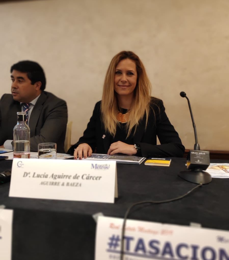 AGUIRREYBAEZA's tweet photo. Lucía M. Aguirre de Cárcer participando en #TASACION2019 de @CesineEditorial. Una ponencia que recorre el ciclo #inmobiliario desde una perspectiva de #valoración. https://t.co/jpqLtYJCXI