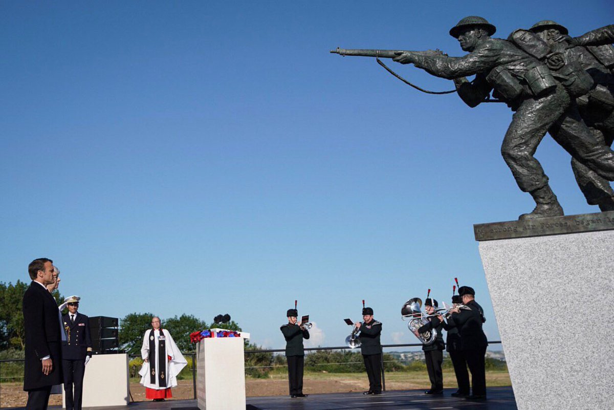 Elysee's tweet photo. Au nom du passé.
Au nom de l’avenir.
Cérémonie de lancement de la construction du mémorial britannique de Ver-sur-Mer. #DDay75 https://t.co/a0jm5oIVrC