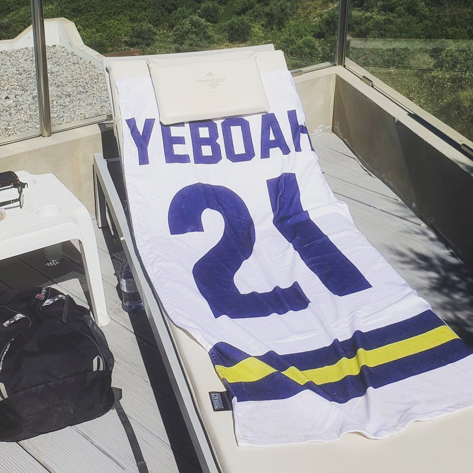 Happy Birthday Tony Yeboah! Retweet and we will choose someone to win the Yeboah bobble or towel from theterracestore.com #lufc