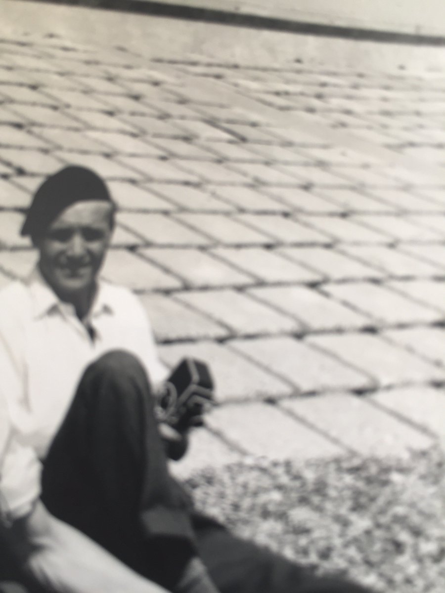 pdwhelloworld's tweet image. As I do my job today, I think about John Bernard Walsh, Gloucestershire Regiment who was doing his job. Landing on #GoldBeach waist-deep in water, under heavy fire to help liberate Europe, fighting for our freedom. Thank you Uncle John. #Glosters #DDay75 #LestWeForget