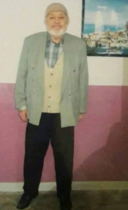 1: ACI, ÇOK ACI

88 yaşında.
26 yıldır hapis.
Büyük Sivas Madımak Provokasyonundan dolayı içeride.
26 yıldır içeride.
Ondan daha genç olan PKK’lı Ahmet Türk Cumhurbaşkanı tarafından hasta olması gerekçesiyle affedildi ve o da çıkınca seçimlere girip HDP belediye başkanı seçildi