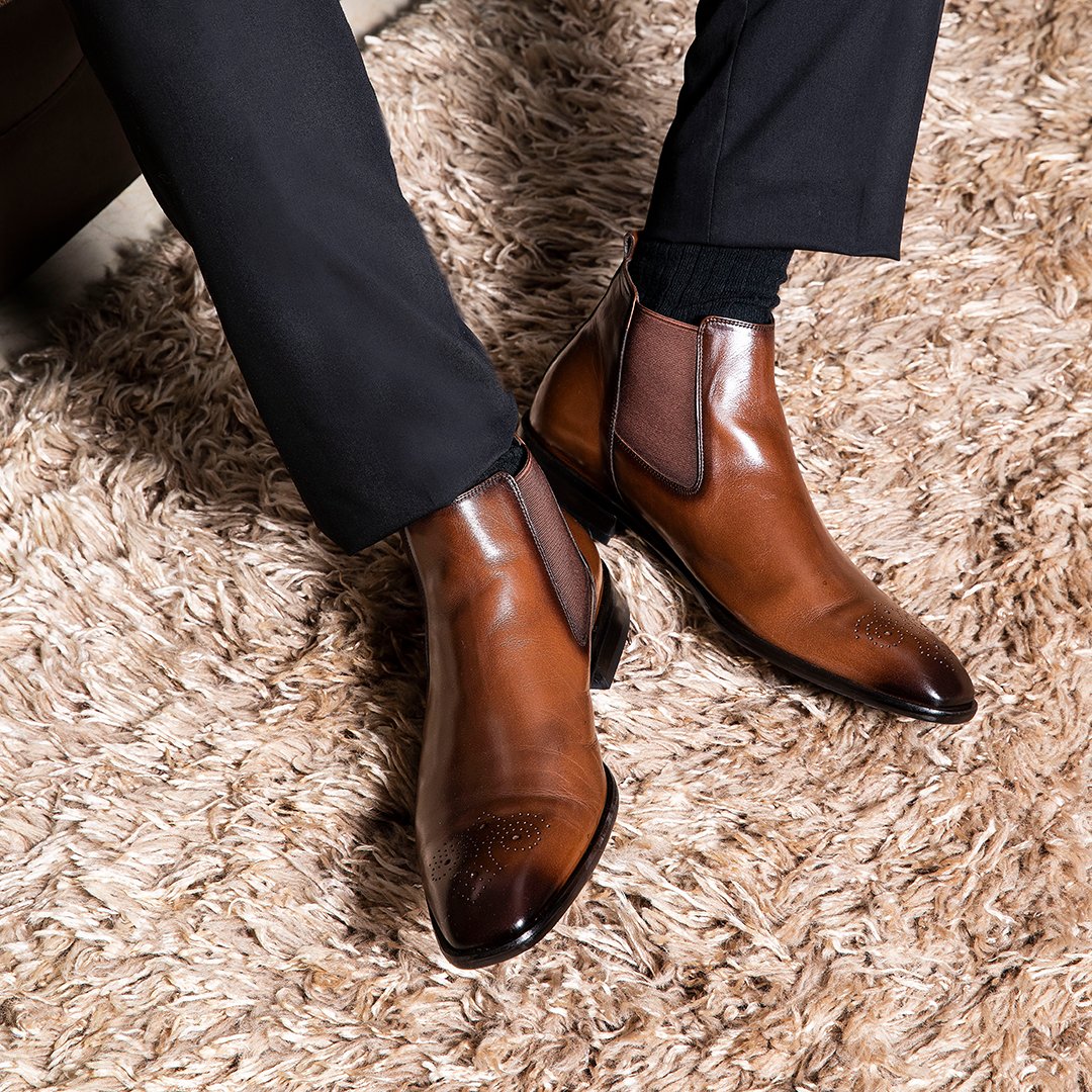 EuropaArt's tweet photo. Be the leader of the pack in these handcrafted Chelsea boots with brogue detailing. Shop online https://t.co/zFNqInj74d or in stores now. #TurnUpTheHeat #bedapper #mensshoes #fashion #AW19 #stepupyourgame #tanboots #mensboots #musthave #showthemhowitsdone #theheartofbeingstylish https://t.co/PesRmjgp1Q