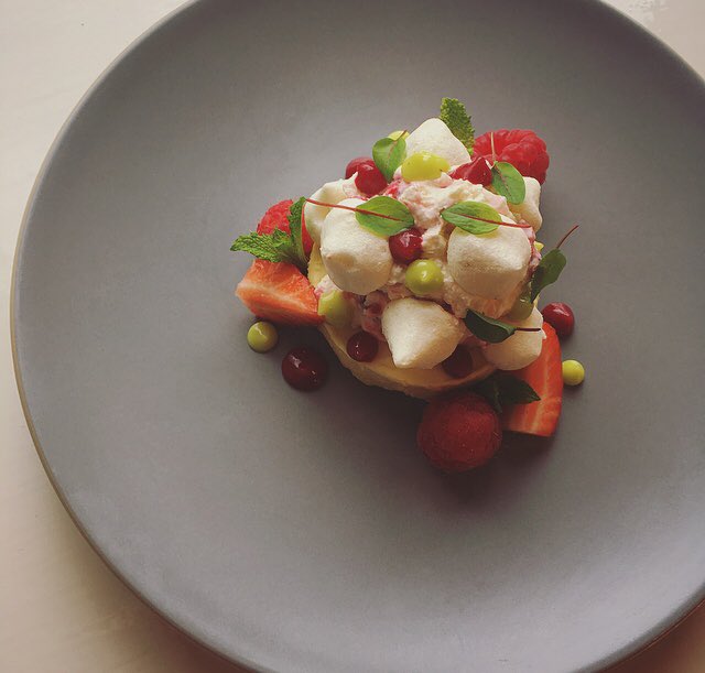 wezwatts's tweet image. Lemon curd &amp;amp; pistachio parfait, raspberries,black pepper meringue, red vein sorrel @ThePostBoxPerth @Blacketyside
