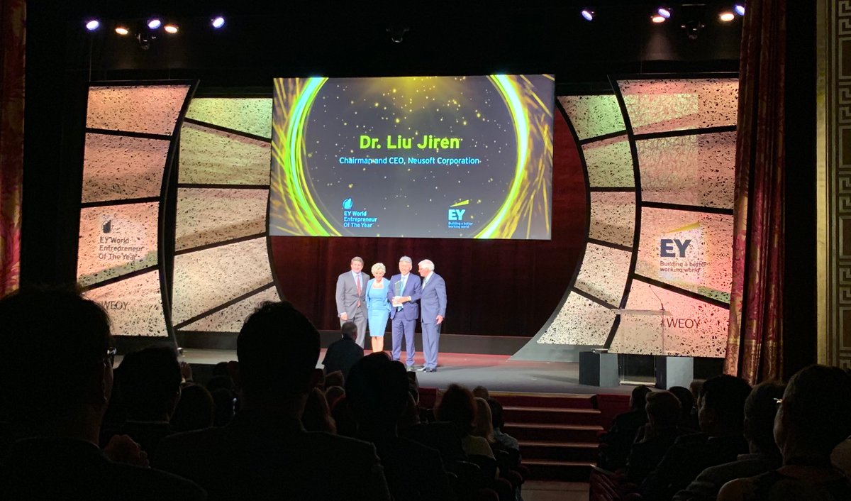 NanoVisionIO's tweet image. Congratulations to Dr. Liu Jiren who was presented with the EY World Entrepreneur of the Year Societal Impact Award by @SPapermaster and his co-chair of the organization's Global Alumni Council. Learn more about Dr. Liu's work here: prn.to/2WoCnY2