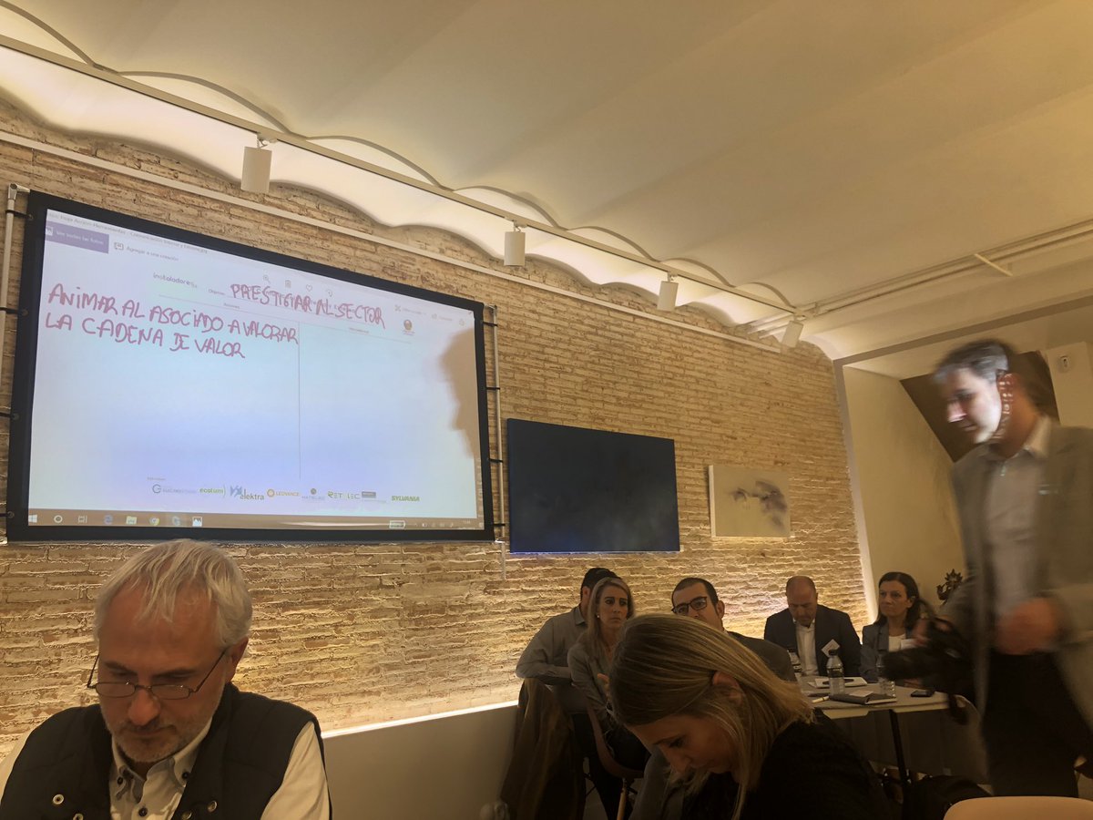 lolagb's tweet photo. Estamos participando con las #asociaciones del sector de las #instalaciones como @Matelec_ en un taller de reflexión organizado por @instaladores20 para mejorar el acercamiento al asociado-a y la proyección del sector. Estamos a su lado! https://t.co/sryM3PcIsZ