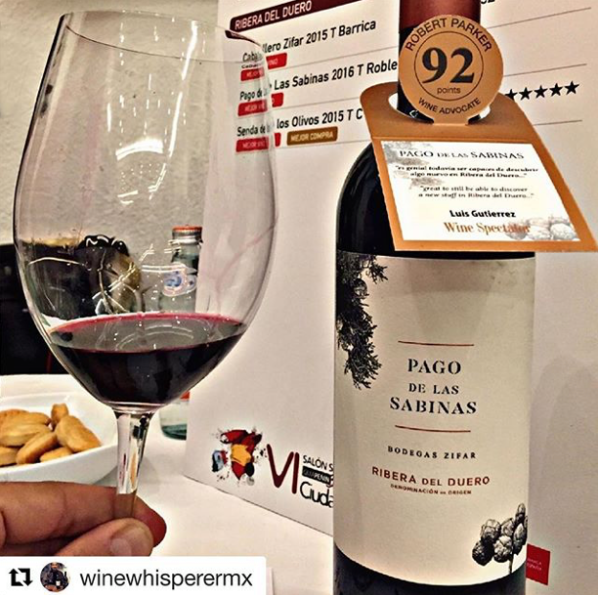 Compartimos con vosotros esta reseña que nos ha hecho @winewhisperermx durante la Feria Peñin en México el pasado mes.
"Esa bonita sensación cuando un vino te sorprende.
@bodegaszifar lo ha logrado con este @riberadelduero 
#BodegasZifar #PagodelasSabinas