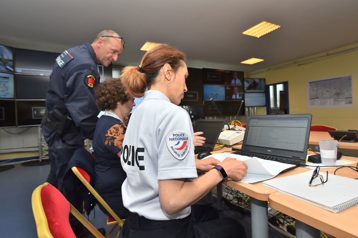PoliceNationale's tweet photo. [#DDay75thAnniversary] Nos policiers @PoliceNat14 sont mobilisés pour assurer votre sécurité tout au long de cette journée de commémoration du 75ème anniversaire du débarquement en #Normandie. https://t.co/6dYa3zOLP6