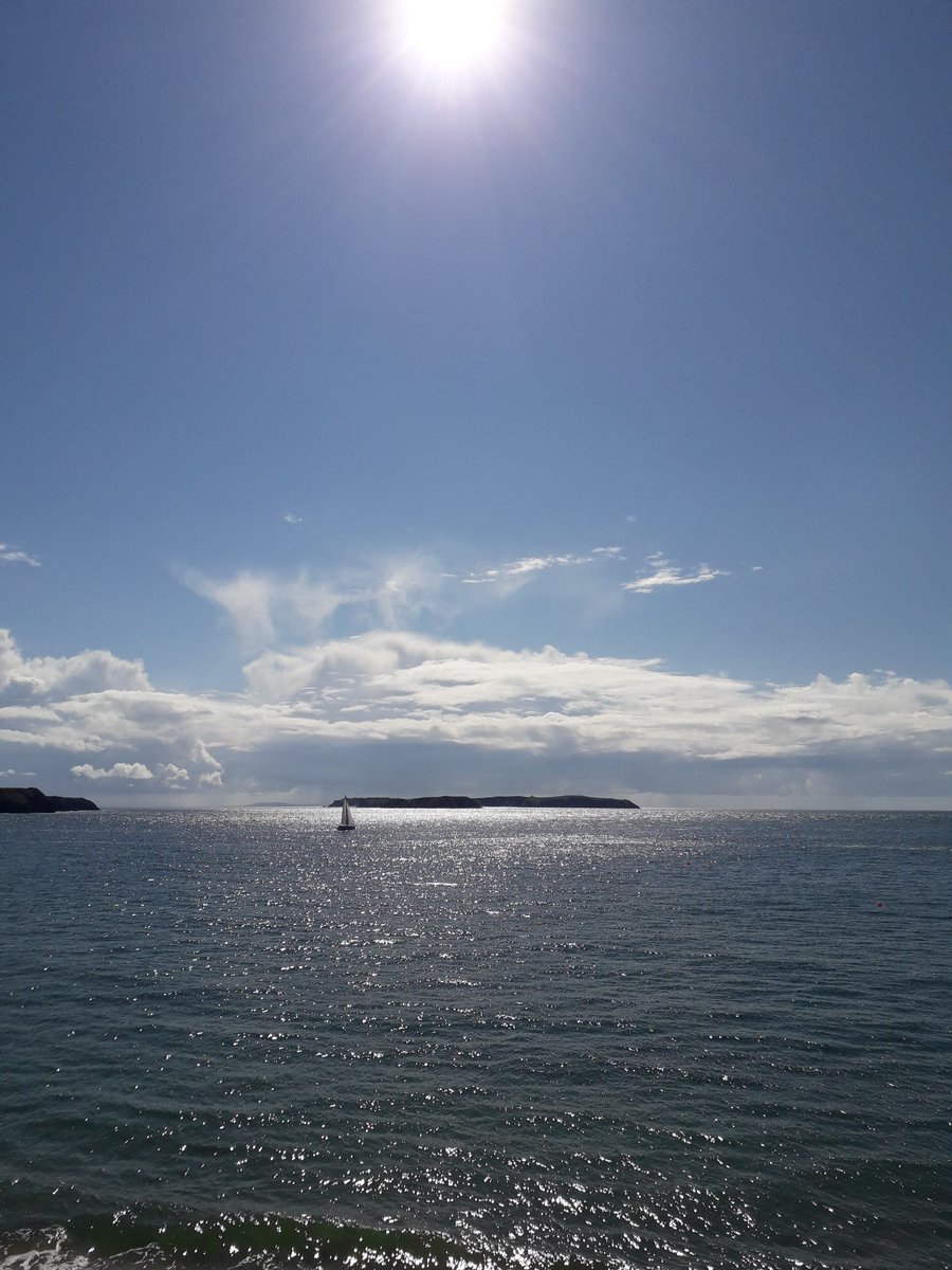 Now that's what I'm talking about..
<a href="/StunningLydstep/">StunningLydstep</a> @MikeBubbins @ruthwignall <a href="/DerekTheWeather/">Derek Brockway - weatherman</a> <a href="/CelticHaven/">Celtic Haven, Tenby</a>
