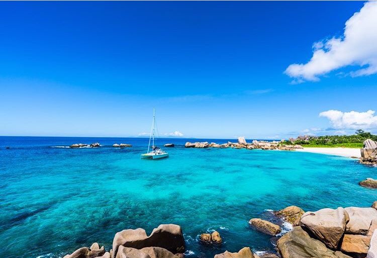 bit.ly/2HY4swi SEYCHELLIT ❤️ Nappaa linkistä parhaat vinkit matkalle!