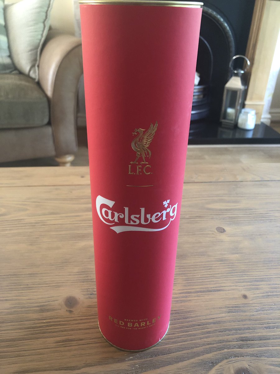 AntBai72's tweet photo. I just received a beautiful gift from @CarlsbergUK    A bottle of Liverpool #redbarley beer in a presentation box. Thanks so much #LFC #YNWA https://t.co/xMJPMrt7Wf